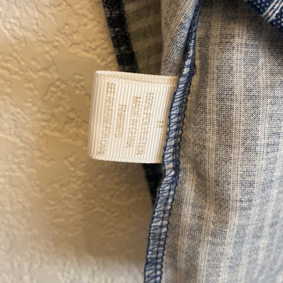 Eden & Olivia front tie button up shirt size medium - Picture 5 of 5